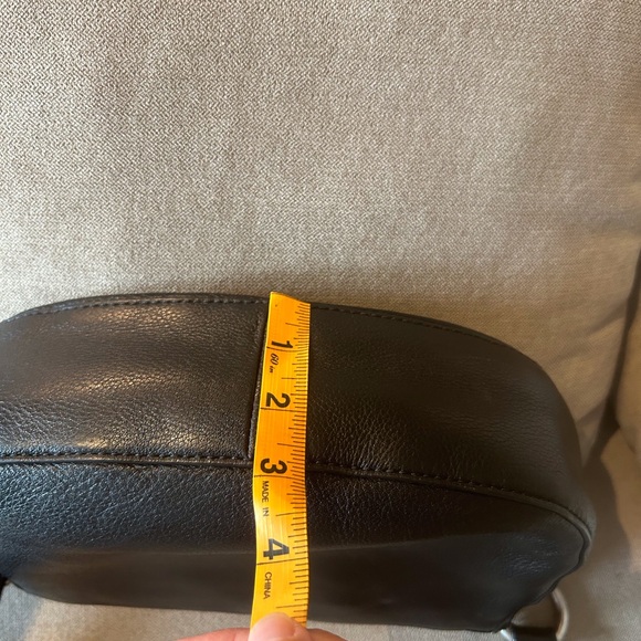 Micheal Kors Black crossbody bag - Picture 5 of 7